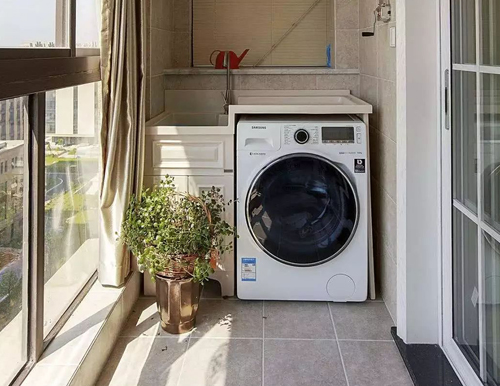  家居裝修，陽(yáng)臺(tái)地板怎么選？