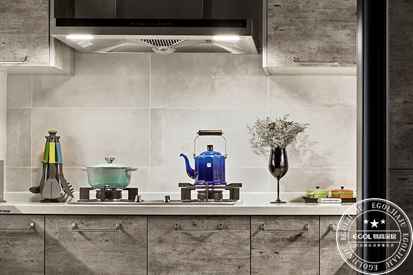 全屋定制廠家怎么安裝廚房的？